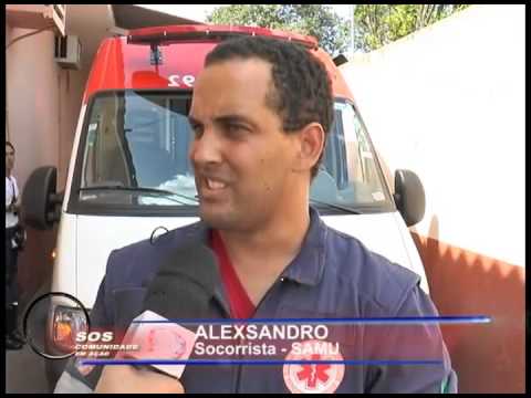 Colisão entre carro e moto deixa mulher ferida 08 04 2014