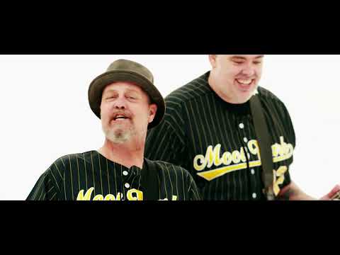 Mooi Wark - Het Is Pas Crisis As Het Bier Op Is - Officiële Videoclip