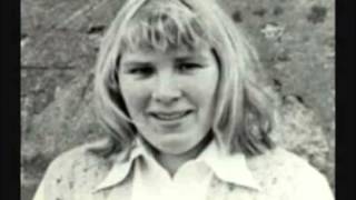 Lizzie Higgins -- What a voice, what a voice (I wish, I wish / Blackbird)