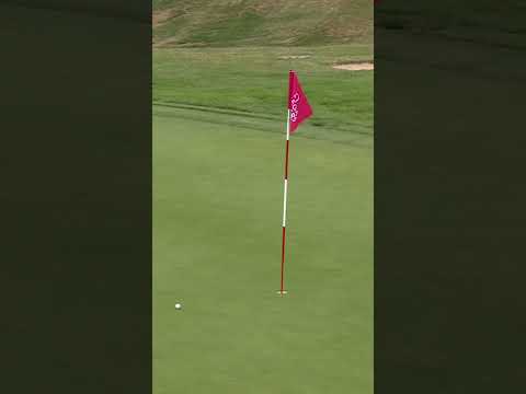 A 292-yard par save, how?! 😲