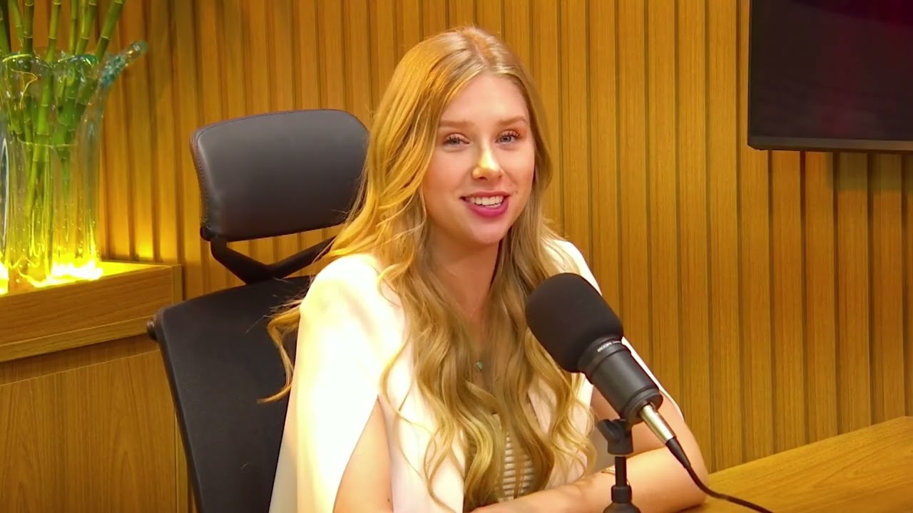 PODCAST HELLO VAL | #32 CELA LOPES #podcast #valmarchiori #cela #celalopes