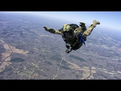 Der Erde entgegen - Fernspäher trainieren den Freifall