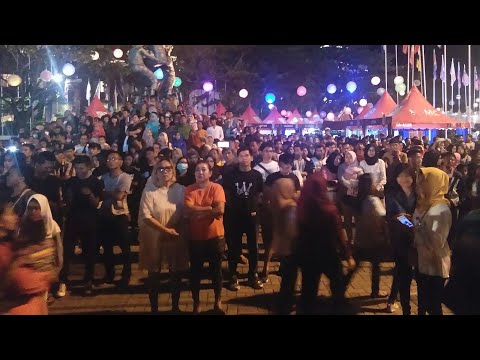 Video| Terjadi Ledakan Dasyat di event F8, Anehnya Pengunjung Berhamburan Abadikan Momentnya