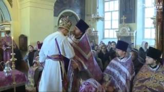 Омовение ног Епископом Череповецким и Белозерским Флавианом фото