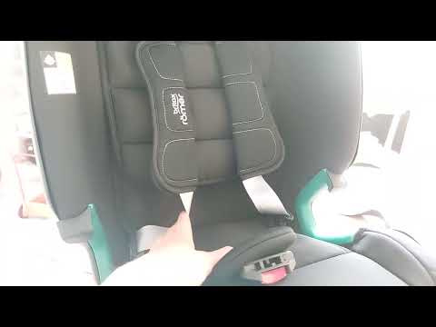 Loosening belt of Britax Romer child car seat.