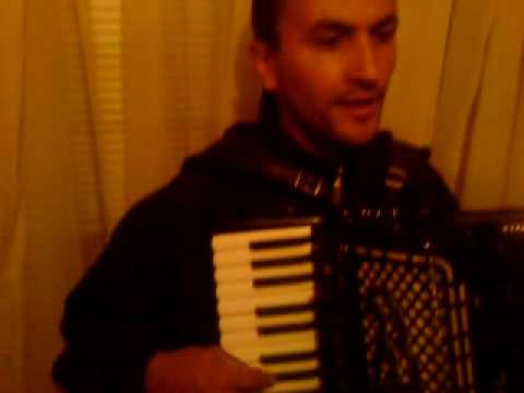 Marko Kovacevic pjeva uzivo Djevojka je zelen bor orkestar Braca Kovacevic