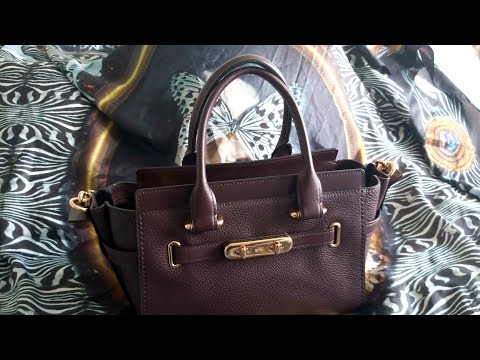 What's in my Oxblood Coach Swagger 27? Have a close look at its features and see what fits inside.