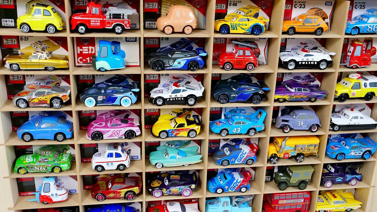 トミカ☆ディズニーカーズ。棚にならんだ箱と同じ図柄を見つけてミニカーを収納していくよ♪Tomica Disney Cars