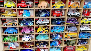 トミカ☆ディズニーカーズ。棚にならんだ箱と同じ図柄を見つけてミニカーを収納していくよ♪Tomica Disney Cars