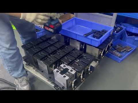 Hydraulic self-centering vise, assembly process and function demonstration.#cnc #hydraulic#cncrouter