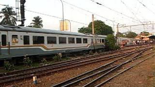 preview picture of video 'Train Railway : KA 17146 Gajayana Lebaran'