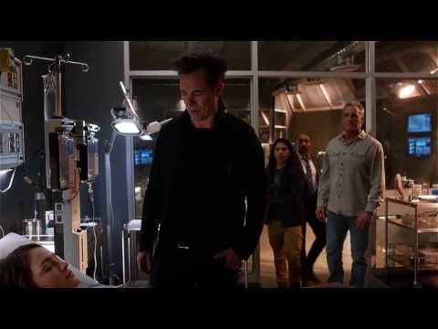 The flash 2x21 zombie girder returns and attacks iris and Cisco