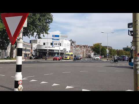 21-09-06 Ambulance over de Blekerssingel te Gouda