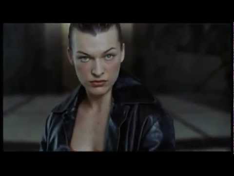 Resident Evil: Retribution (Behind the Scene 'Milla Jovovich')