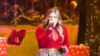 Kelly Clarkson&#39;s Miracle on Broadway - Run Run Rudolph  Dec 16 2016