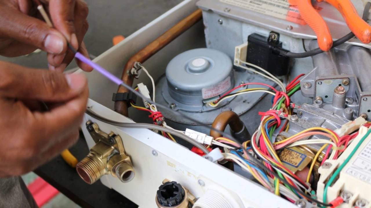 Watch Now Manutenção de Aquecedor a Gas - Avaliando o Aquecedor Rinnai Manutenção de Aquecedor a Gas - Avaliando o Aquecedor Rinnai