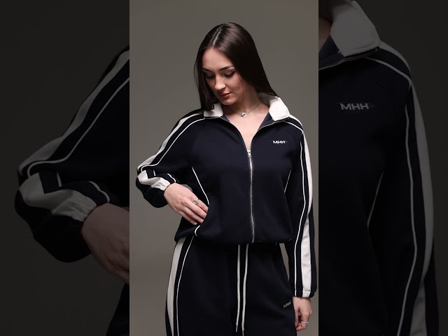 Чоботи жіночі шкіряні байка хутро 592641 Чорний Костюм жіночий спортивний 594456 Темно-синій