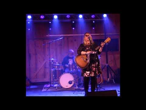 Moving On  ~Alicia New