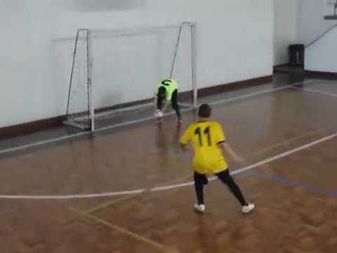 BOLA VEM RASTEIRA E GOLEIRO BENTO SÁ DOMINA TRANQUILO: NUNES FUTSAL X MONTANHA - SUB 13