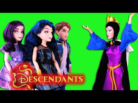 Descendants Evie, Mal, Ben and Carlos Try to Stop Evil Queen with Her Magic Mirror