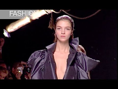 VIVIENNE WESTWOOD Fall 2002 2003 Paris - Fashion Channel