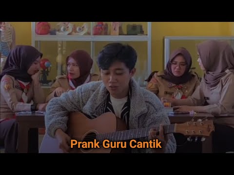 PRANK NYANYI KE GURU CANTIK!! Auto Baper?! | Reaksi Tak Terduga!! Ali Abdul Aziz