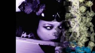 Angela McCluskey  - Famous Blue Raincoat.wmv