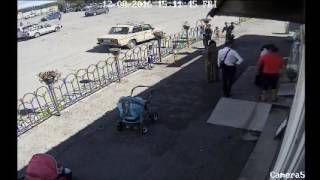 Потасовка цыганок с сотрудницами магазина в аэропорту