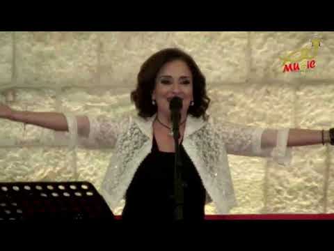 Joumana Mdawar sings Christmas / جومانا مدور تغني الميلاد