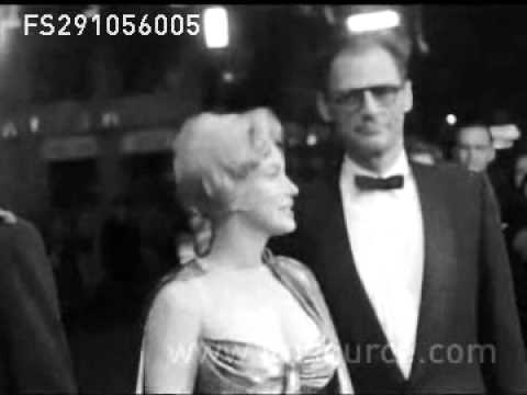 Marilyn Monroe Arrives At The  Royal Command Film Performance 1956