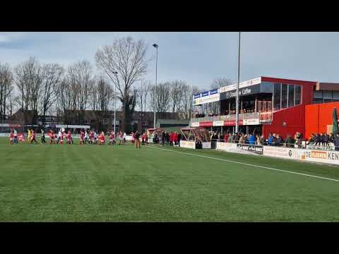 VV Dovo - RKVV DEM 3-0 the players are entering the Sportpark Panhuis 20.01.2024