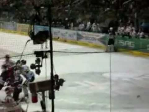 DSCF2601 2013.04.05 Play Off EHC Eisbären vs. Krefeld 5 zu 2 das 4 und 5 zu 2 für EBB