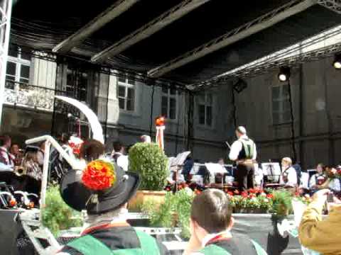 Russische Tanzsuite von Kees Vlak gespielt von MK Latzfons dazwischen Glockenmusik vom Dom St Jakob Ibk Musikstück 8 MOV01896