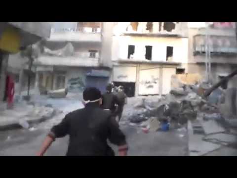 تمشيط المباني في حي صلاح الدين في مدينة حلب بعد السيطرة علهيا من قبل كتائب أبو عمارة