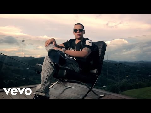 J Alvarez - Un Poco Mas (Video Oficial)