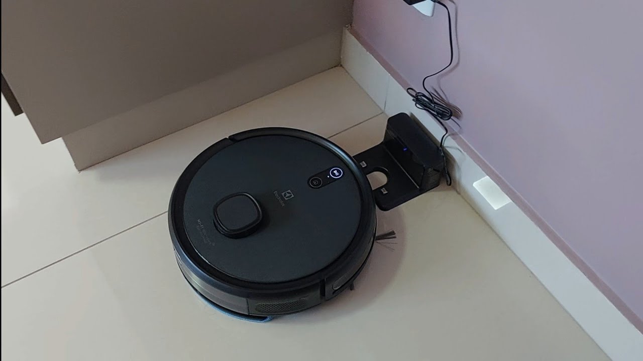 Miniatura da avaliação em vídeo de Aspirador de Pó Robô Electrolux ERB62