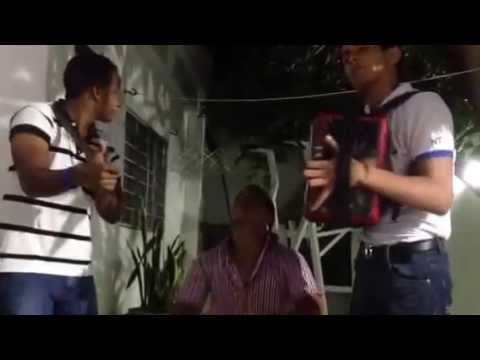 Alberto Ovalle abril 2014 el pollo y el gallo