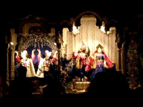 Mangal aratik- Gaura Purnima 2010!!! Villaggio Hare Krishna!!! lead by Madhusevita prabhu!!!(part 1)