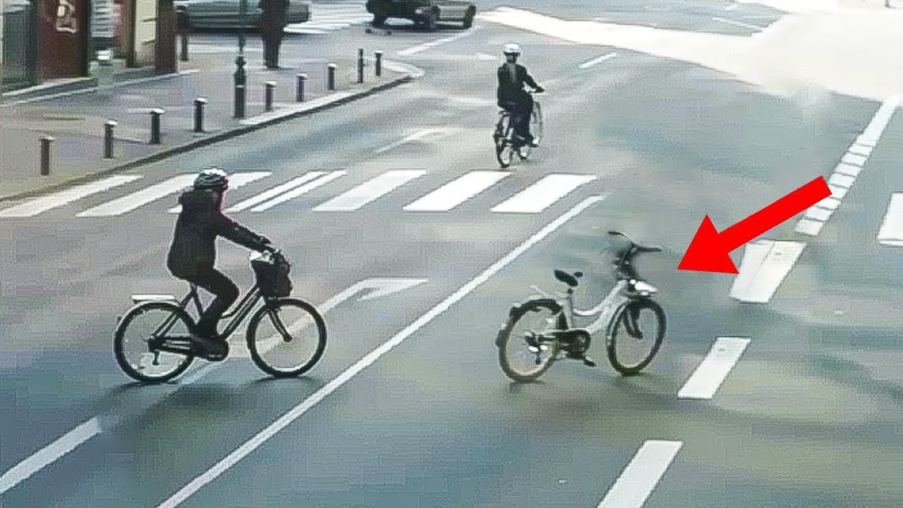 25 Eerie And Scary Glitches Will Creep You Out