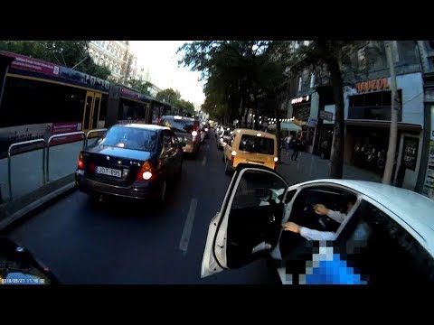 Ajtó élét telibe - Full contact with door