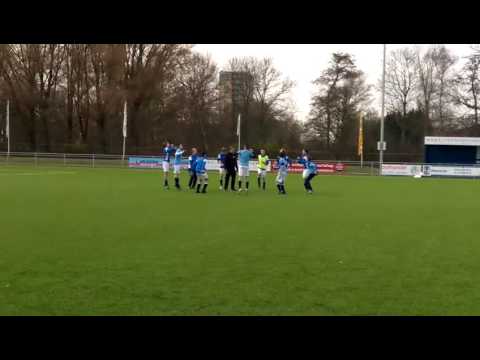 UVS Jo15-1 loopt warm voor de wedstrijd Purmersteijn JO15-1 - UVS Jo15-1