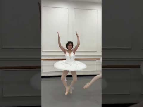 BALE Öğrenmeye Geldi… Hocaları PES Ettirdi❗😂 (@zhouzhou668 / YT)