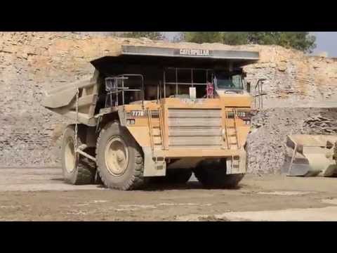 Cat 992 G loading  Cat 777 D