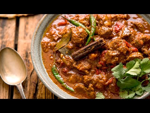 Delicious slow cooked Lamb Bhuna | Possibly my favourite lamb curry!