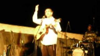 Benyamin Steinberg – Carlebach Pe'er Ve'kavod Purim/Klezmer Festival 2009 Safed (הזמר והיוצר בנימין שטיינברג) - התמונה מוצגת ישירות מתוך אתר האינטרנט יוטיוב. זכויות היוצרים בתמונה שייכות ליוצרה. קישור קרדיט למקור התוכן נמצא בתוך דף הסרטון