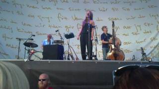 Melissa Horn-Lät du henne komma närmre