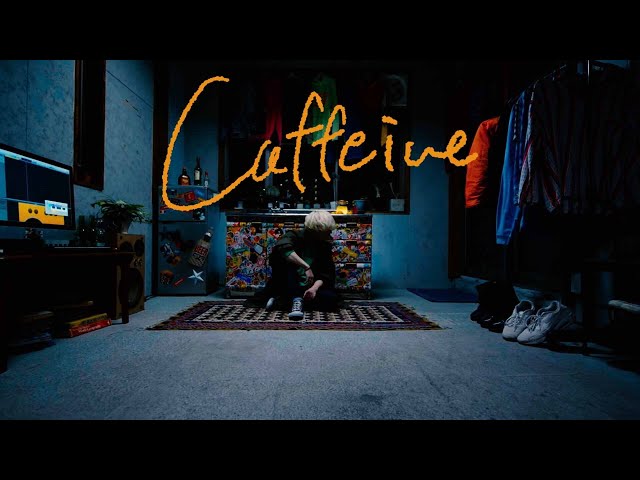 秋山黄色、代表曲「Caffeine」MVが3000万回再生突破! 2 YouTubeサムネイル