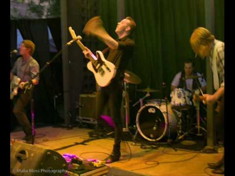 Video thumbnail for Stuck In The Middle