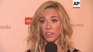 Sheryl Crow wishes she could put the paparazzi out of business