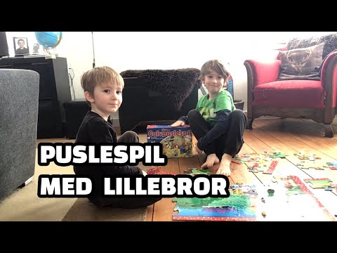 Erik prøver ... at lave puslespil med lillebror